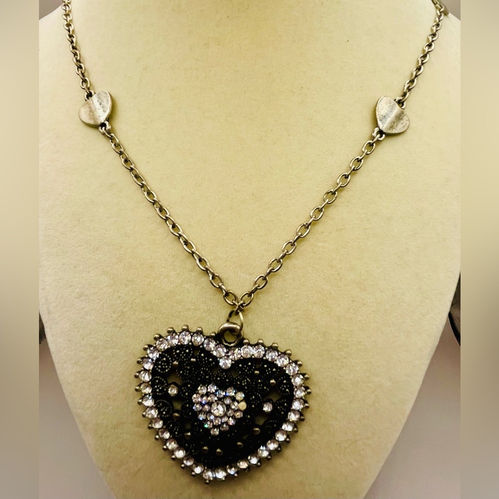 Black and rhinestone textured open filigree heart on silver tone chain w/hearts